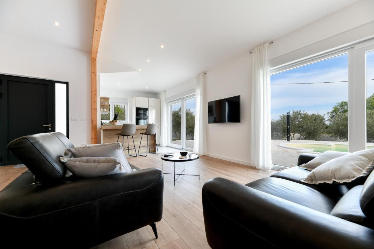 Wonderful Holiday House Bruno With Heated Pool Zadar Buitenkant foto