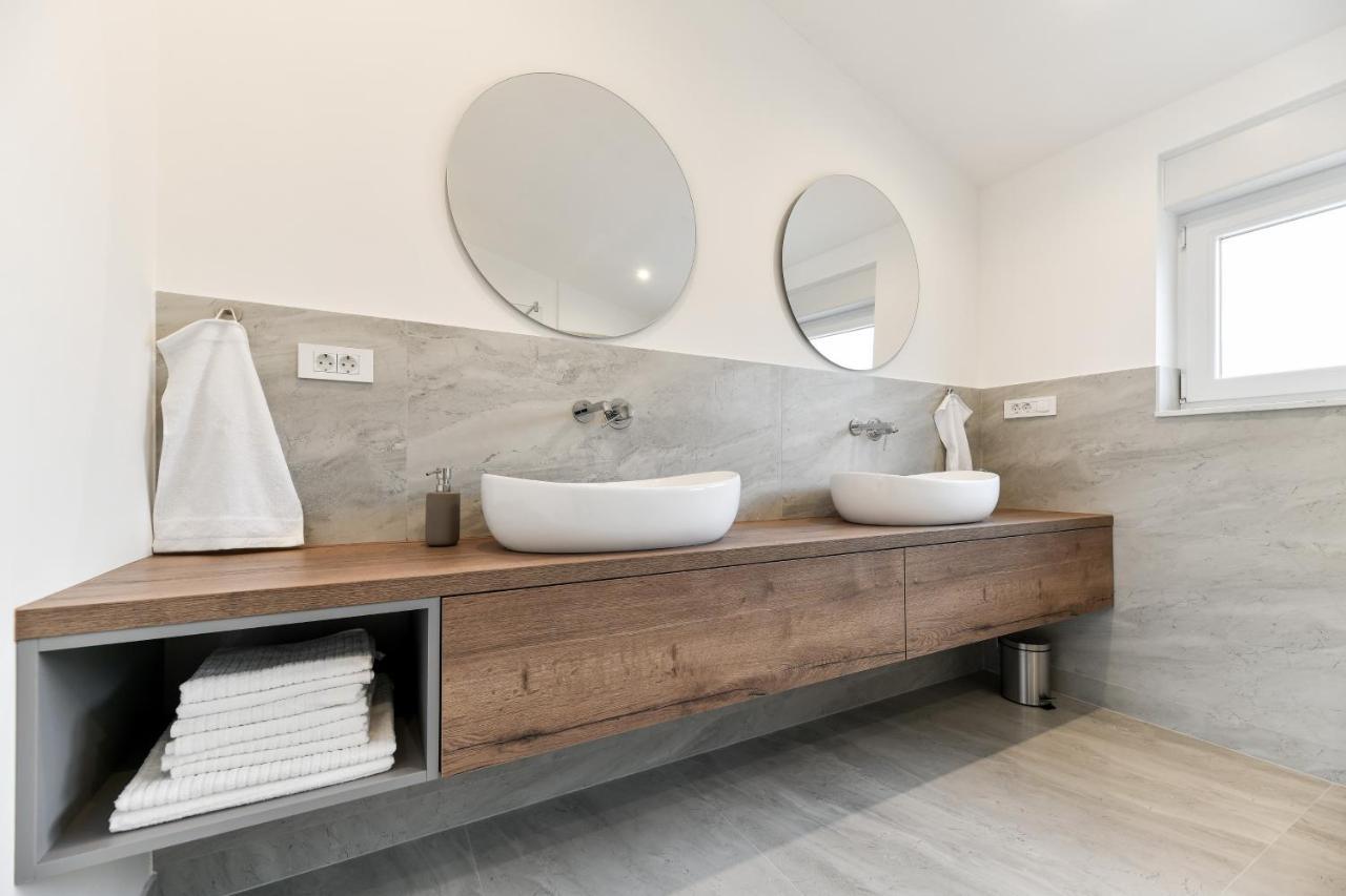 Wonderful Holiday House Bruno With Heated Pool Zadar Buitenkant foto
