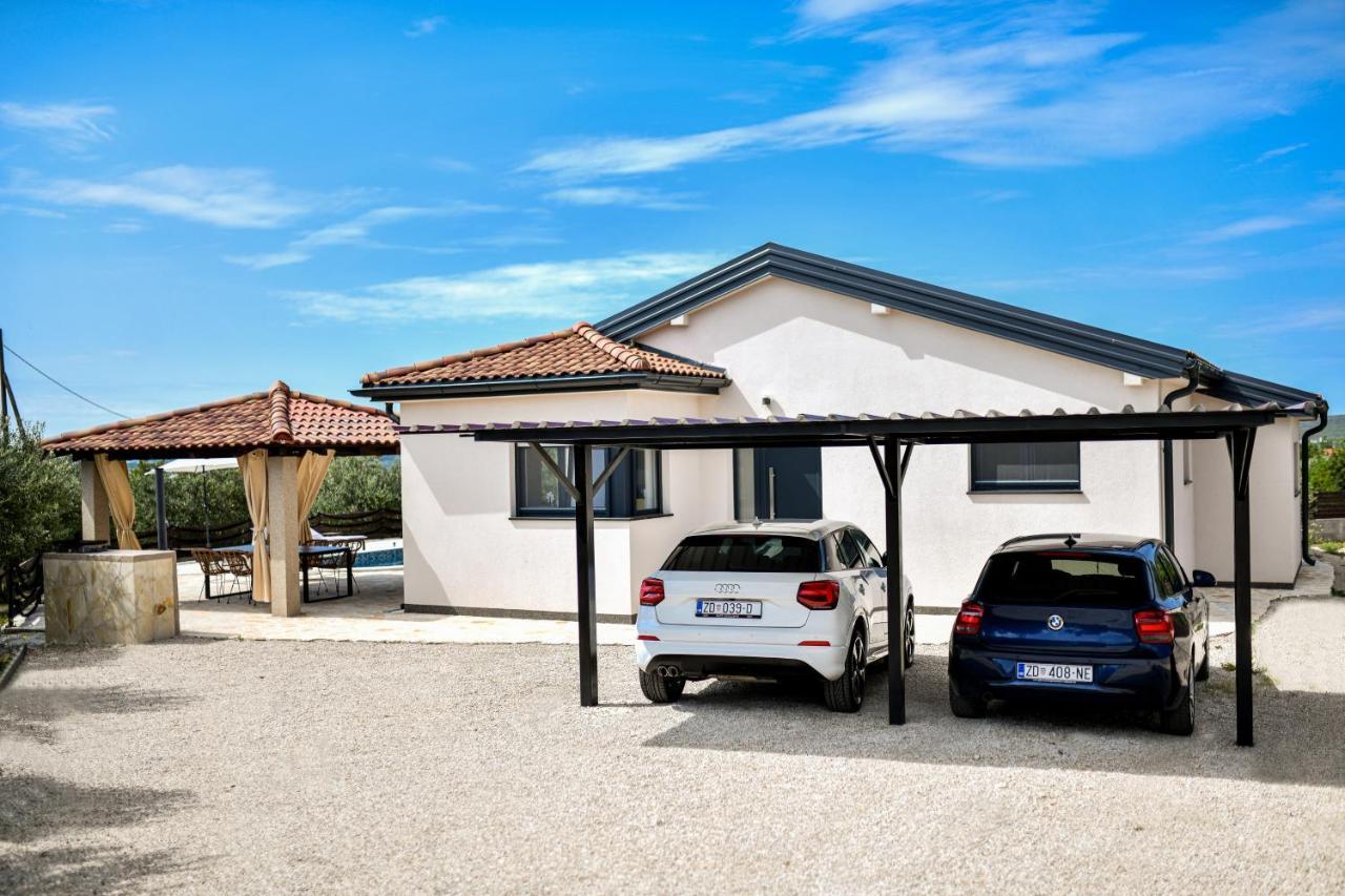 Wonderful Holiday House Bruno With Heated Pool Zadar Buitenkant foto