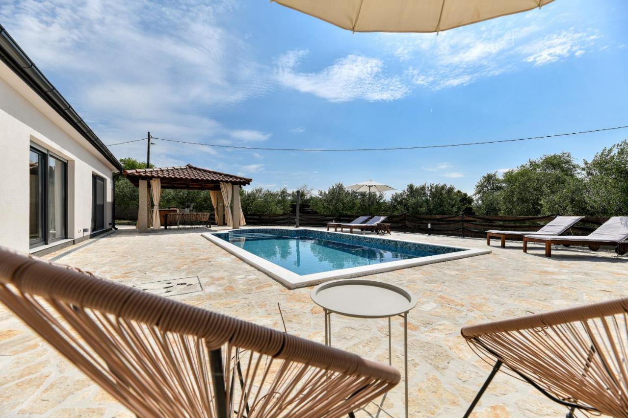 Wonderful Holiday House Bruno With Heated Pool Zadar Buitenkant foto