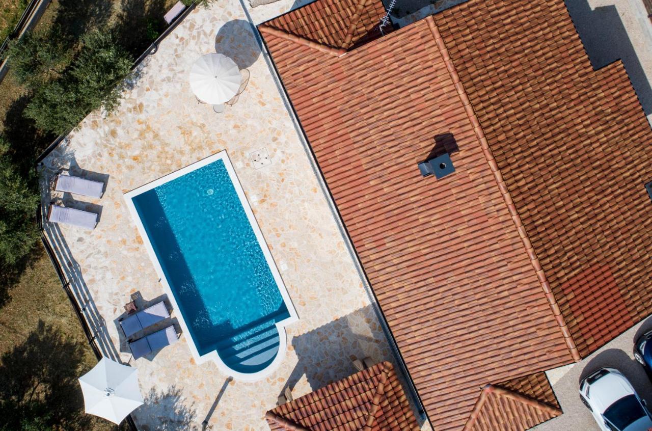 Wonderful Holiday House Bruno With Heated Pool Zadar Buitenkant foto